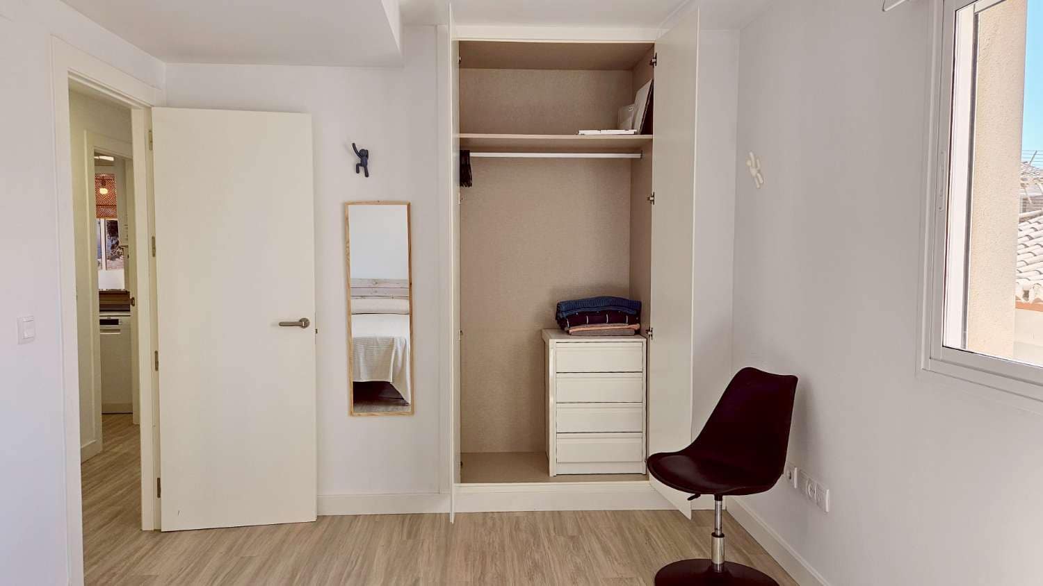 3 slaapkamer Flat te huur in La Herradura met garage - € 1.300 (Ref: 10088940)