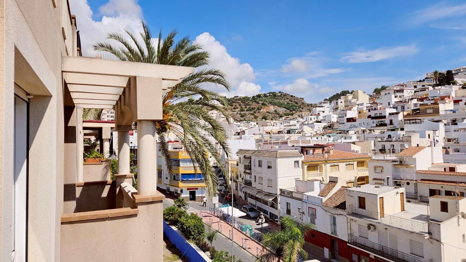 3 slaapkamer Flat te huur in La Herradura met garage - € 1.300 (Ref: 10088940)