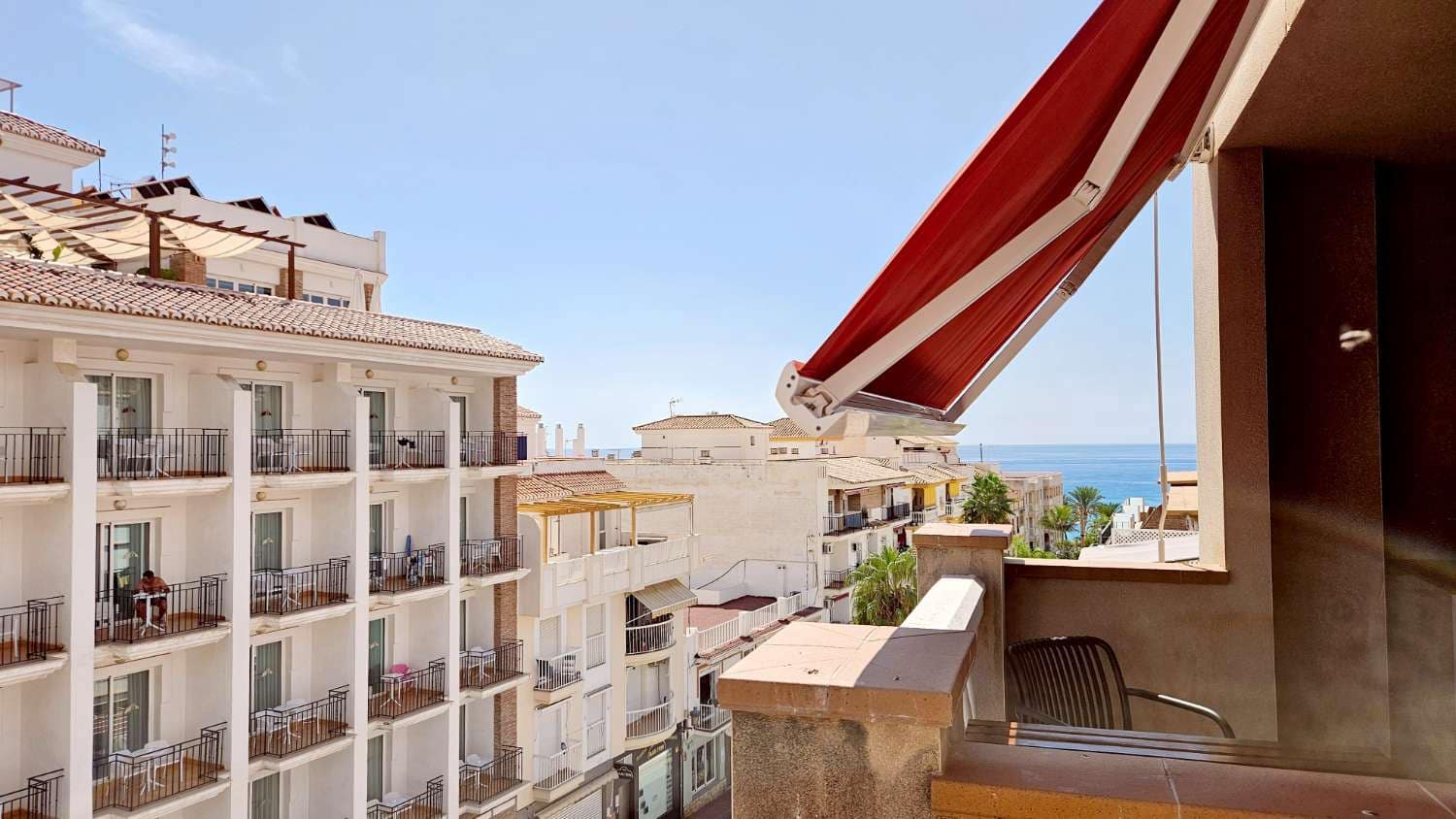 3 slaapkamer Flat te huur in La Herradura met garage - € 1.300 (Ref: 10088940)