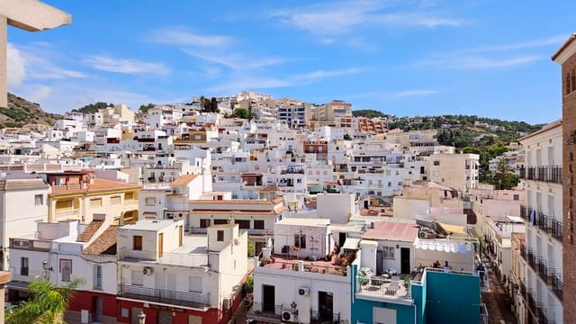 3 slaapkamer Flat te huur in La Herradura, Almuñécar met garage - € 1.300 (Ref: 10088940)