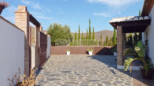 5 bedroom Villa for sale in Almuñécar with pool - € 750,000 (Ref: 7086187)
