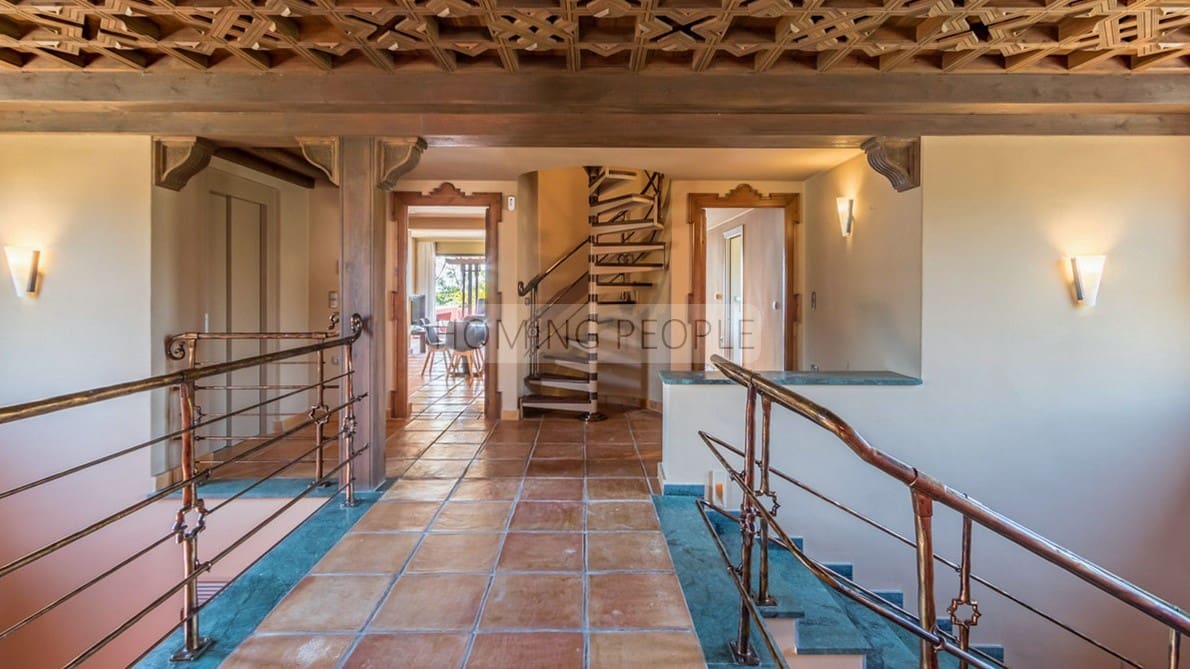 5 bedroom Villa for sale in Almunecar with pool - € 1,400,000 (Ref: 7622605)