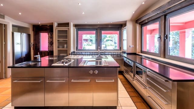 5 bedroom Villa for sale in Almuñécar with pool - € 1,400,000 (Ref: 7622605)