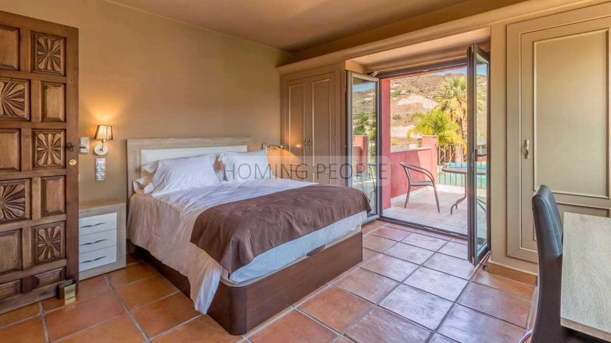 5 bedroom Villa for sale in Almunecar with pool - € 1,400,000 (Ref: 7622605)