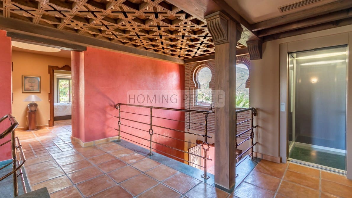 5 bedroom Villa for sale in Almunecar with pool - € 1,400,000 (Ref: 7622605)