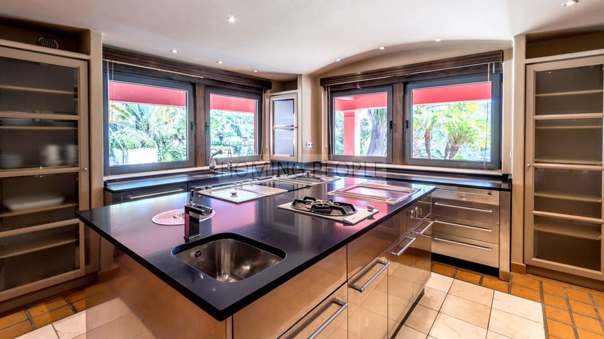 5 bedroom Villa for sale in Almunecar with pool - € 1,400,000 (Ref: 7622605)