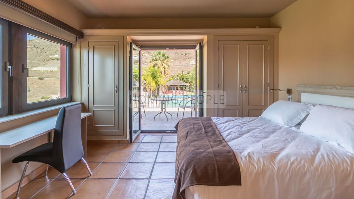 5 bedroom Villa for sale in Almunecar with pool - € 1,400,000 (Ref: 7622605)