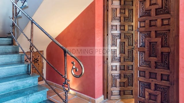 5 bedroom Villa for sale in Almuñécar with pool - € 1,400,000 (Ref: 7622605)