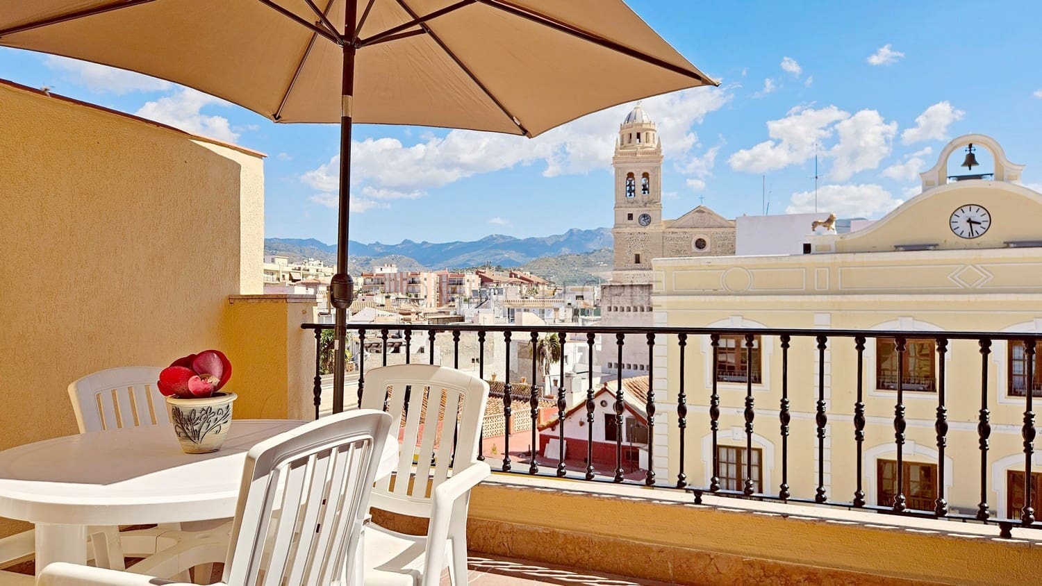 2 slaapkamer Strandappartement te huur in Almunecar - € 1.100 (Ref: 8917619)