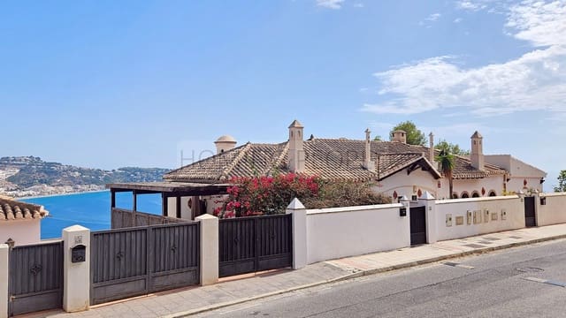 4 slaapkamer Rijtjeshuis te koop in La Herradura, Almuñécar met garage - € 365.000 (Ref: 9251908)