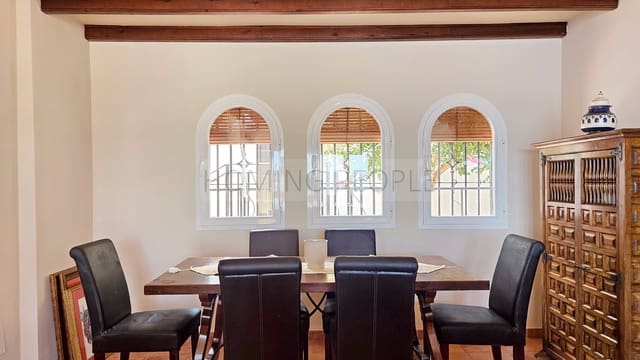 4 slaapkamer Rijtjeshuis te koop in La Herradura, Almuñécar met garage - € 365.000 (Ref: 9251908)