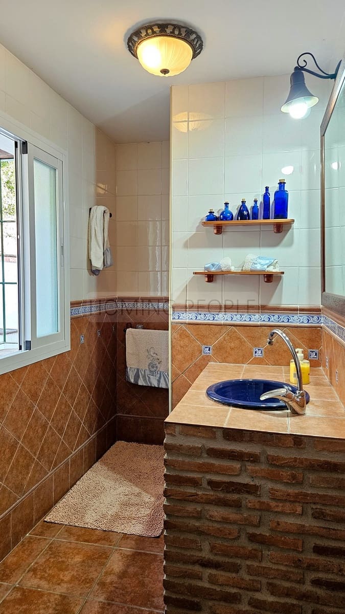 5 Zimmer Villa zu vermieten in Alcaucin mit Pool - 1.700 € (Ref: 9400516)