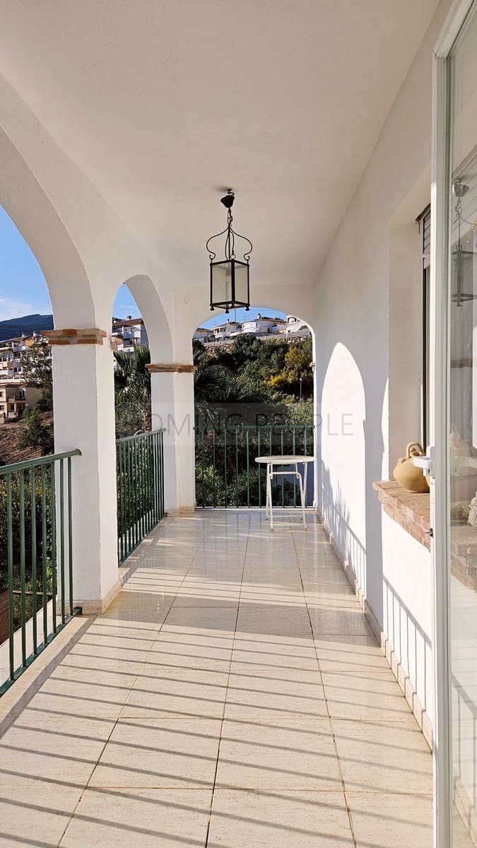 5 Zimmer Villa zu vermieten in Alcaucin mit Pool - 1.700 € (Ref: 9400516)