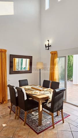 5 Zimmer Villa zu vermieten in Alcaucín mit Pool - 1.700 € (Ref: 9400516)