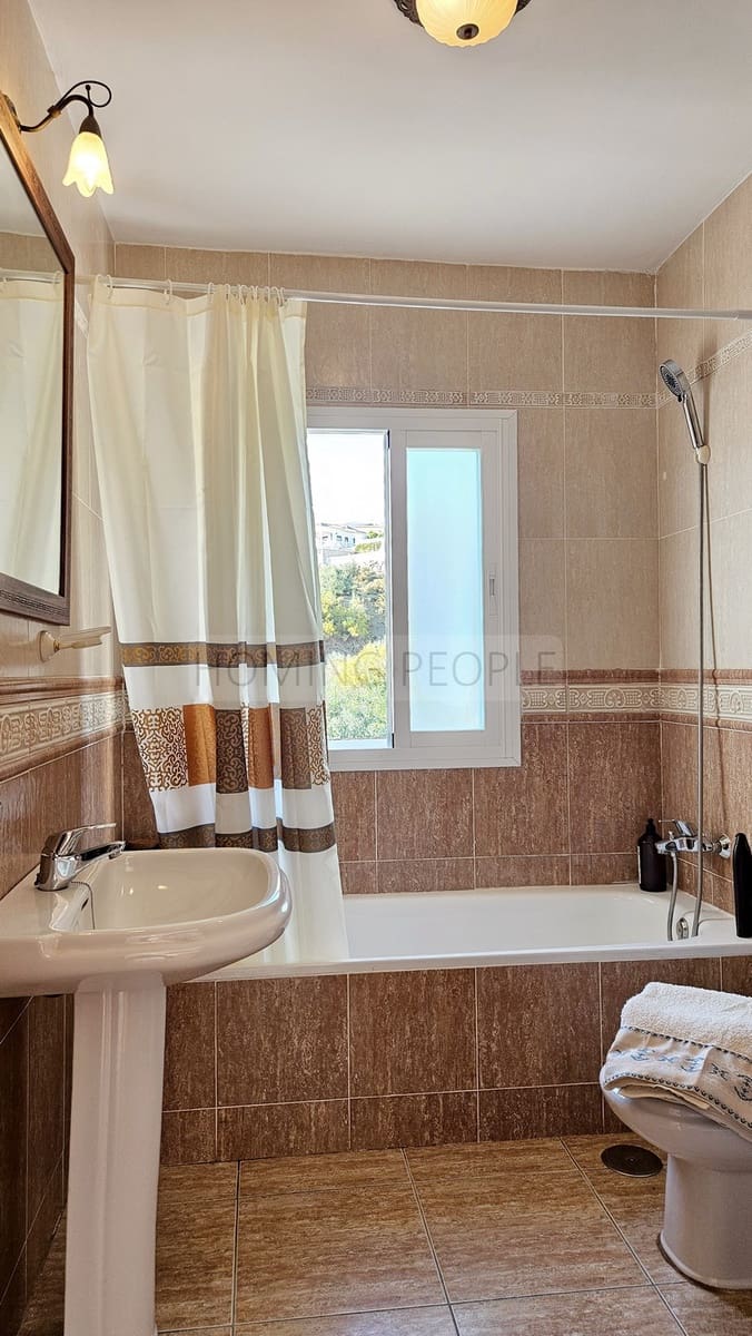 5 Zimmer Villa zu vermieten in Alcaucin mit Pool - 1.700 € (Ref: 9400516)