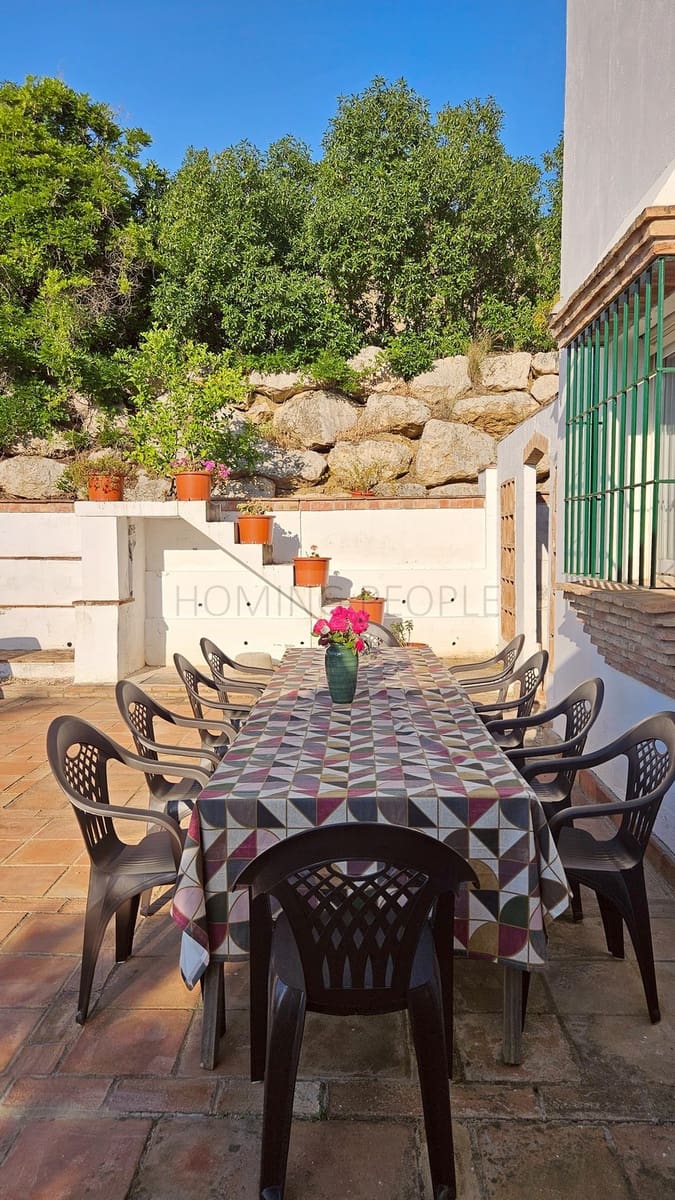 5 Zimmer Villa zu vermieten in Alcaucin mit Pool - 1.700 € (Ref: 9400516)