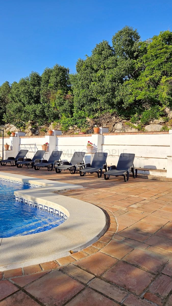 5 Zimmer Villa zu vermieten in Alcaucin mit Pool - 1.700 € (Ref: 9400516)