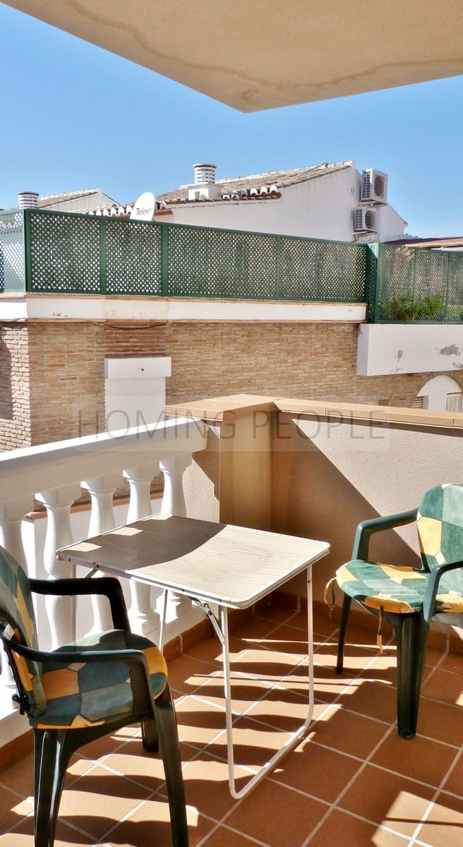 2 bedroom Beach Apartment for rent in La Herradura - € 800 (Ref: 9561379)