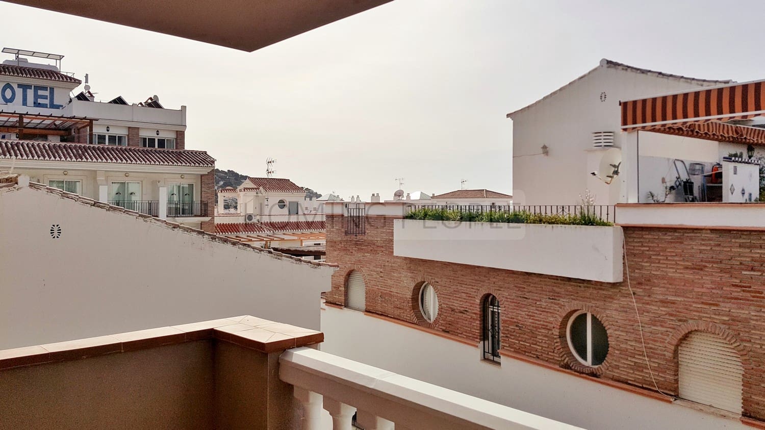 2 bedroom Beach Apartment for rent in La Herradura - € 800 (Ref: 9561379)