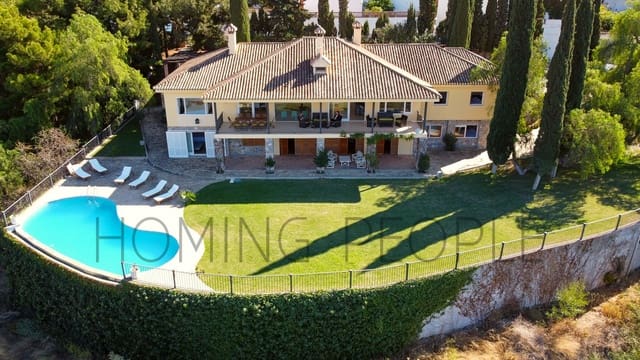 5 bedroom Villa for rent in La Herradura, Almuñécar with pool - € 5,000 (Ref: 9719684)