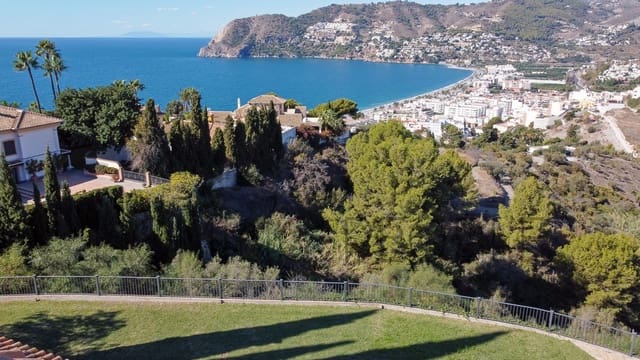 5 bedroom Villa for rent in La Herradura, Almuñécar with pool - € 5,000 (Ref: 9719684)