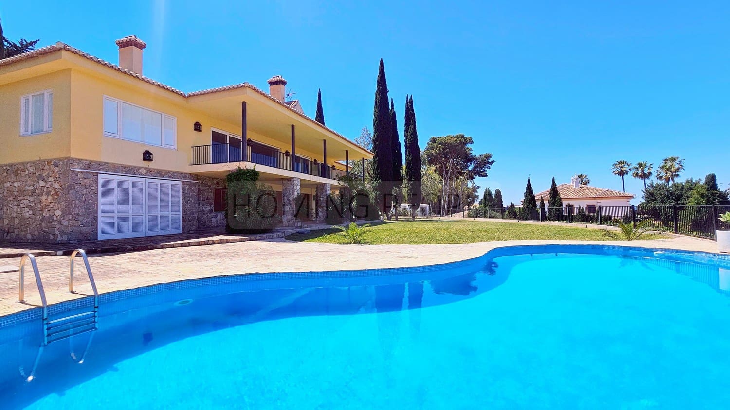 5 bedroom Villa for rent in La Herradura with pool garage - € 5,000 (Ref: 9719684)