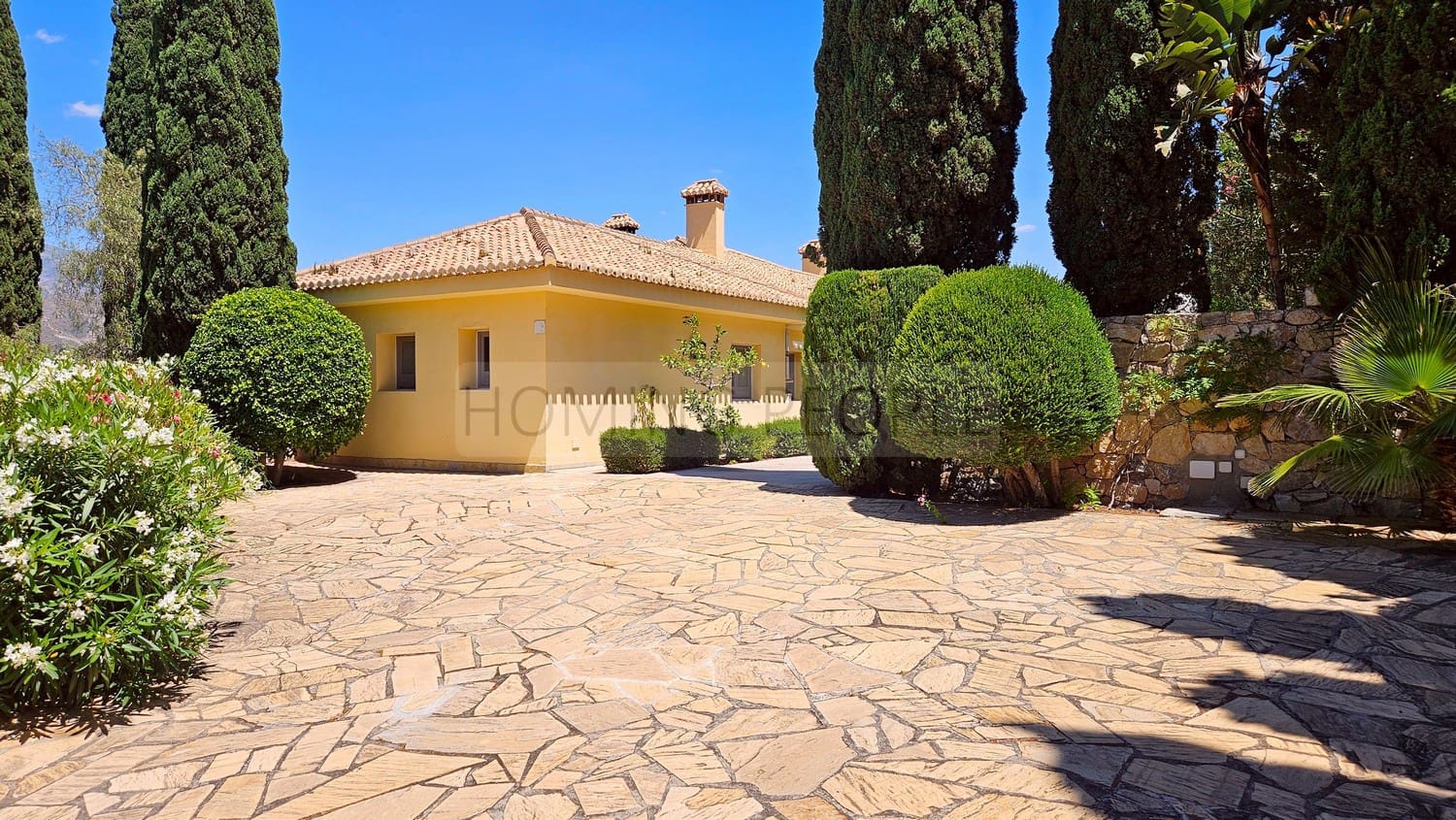 5 bedroom Villa for rent in La Herradura with pool garage - € 5,000 (Ref: 9719684)