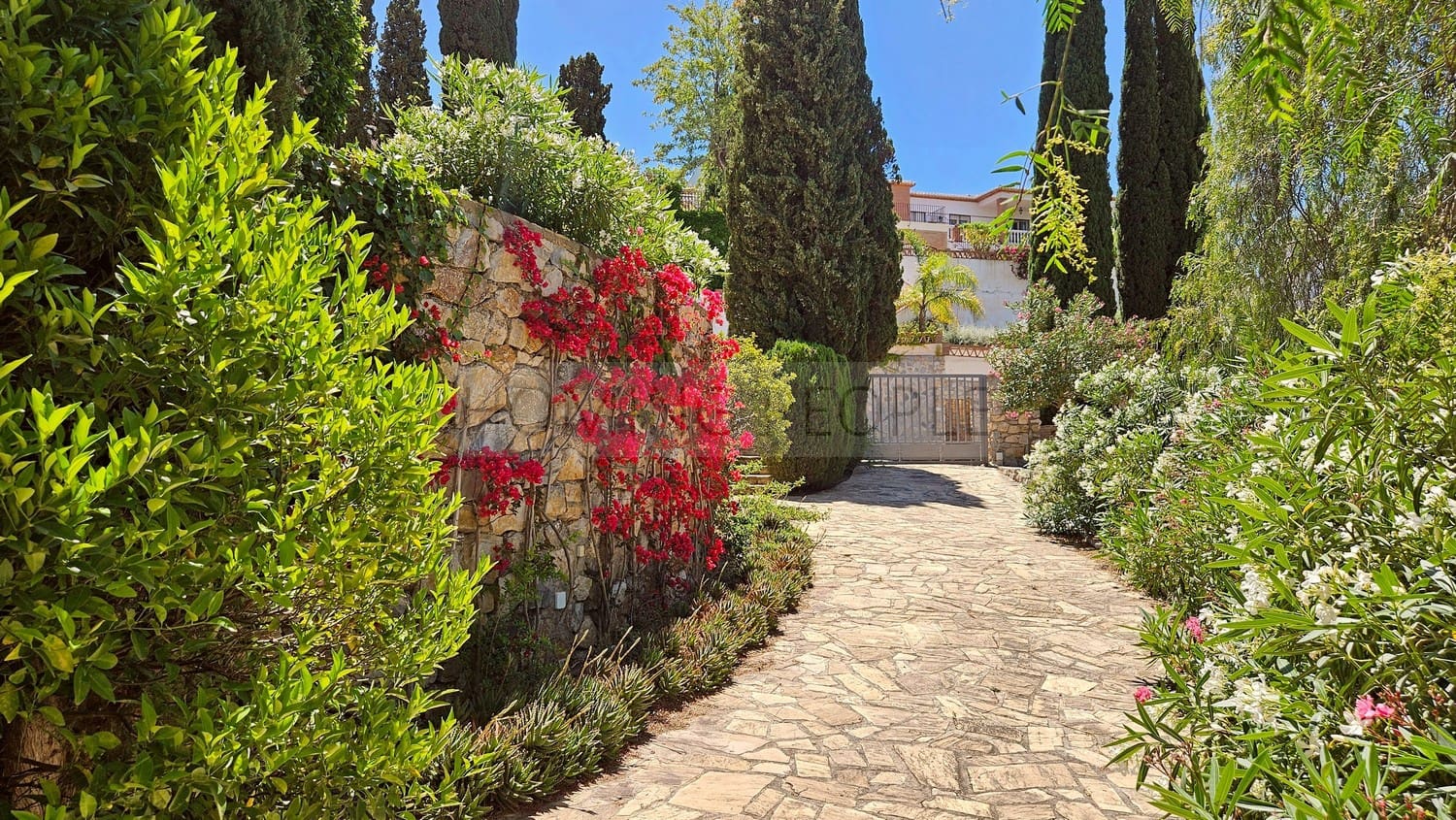 5 bedroom Villa for rent in La Herradura with pool garage - € 5,000 (Ref: 9719684)
