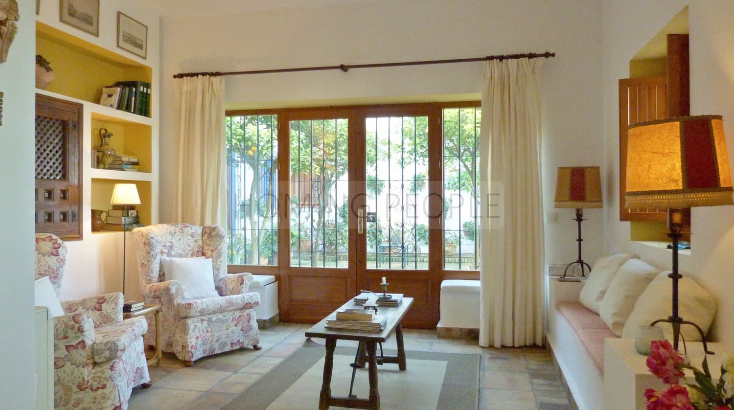 4 bedroom Villa for rent in La Herradura with pool garage - € 3,000 (Ref: 9719685)