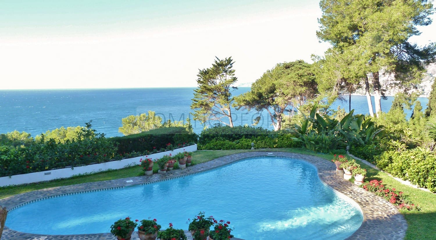 4 bedroom Villa for rent in La Herradura with pool garage - € 3,000 (Ref: 9719685)