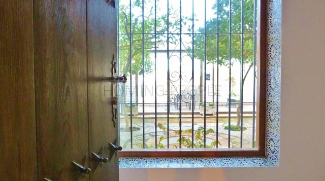 4 bedroom Villa for rent in La Herradura, Almuñécar with pool garage - € 3,000 (Ref: 9719685)