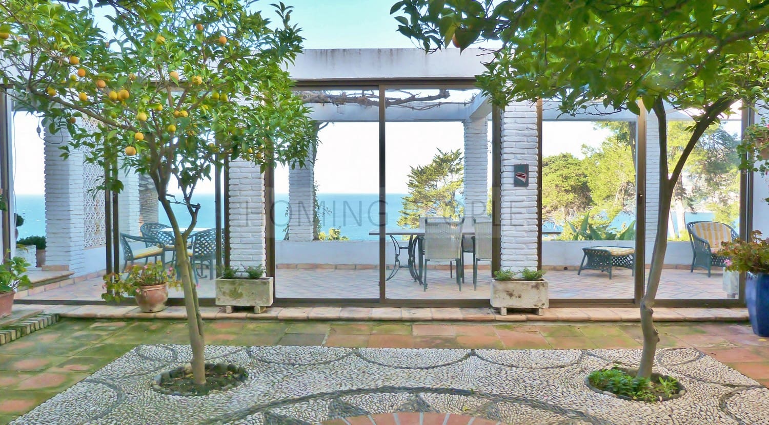 4 bedroom Villa for rent in La Herradura with pool garage - € 3,000 (Ref: 9719685)