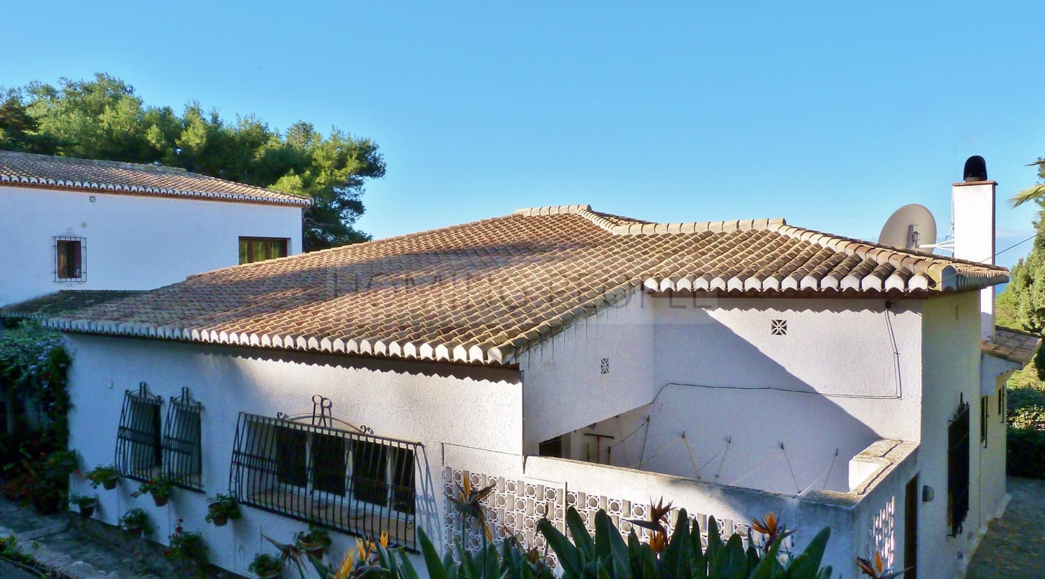 4 bedroom Villa for rent in La Herradura with pool garage - € 3,000 (Ref: 9719685)