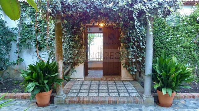 4 bedroom Villa for rent in La Herradura, Almuñécar with pool garage - € 3,000 (Ref: 9719685)