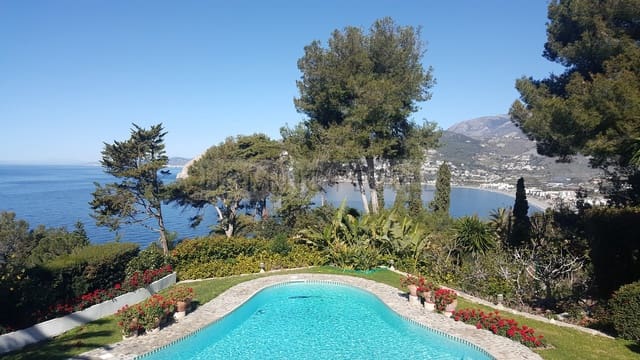 4 bedroom Villa for rent in La Herradura, Almuñécar with pool garage - € 3,000 (Ref: 9719685)