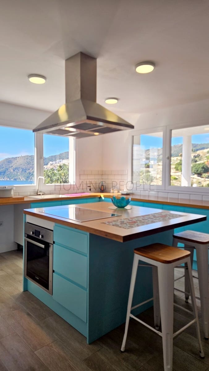 4 bedroom Finca/Country House for rent in La Herradura with pool garage - € 3,500 (Ref: 9780218)