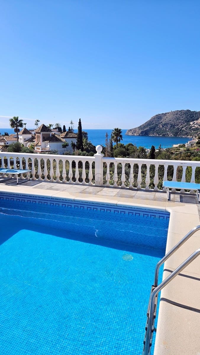 4 bedroom Finca/Country House for rent in La Herradura with pool garage - € 3,500 (Ref: 9780218)