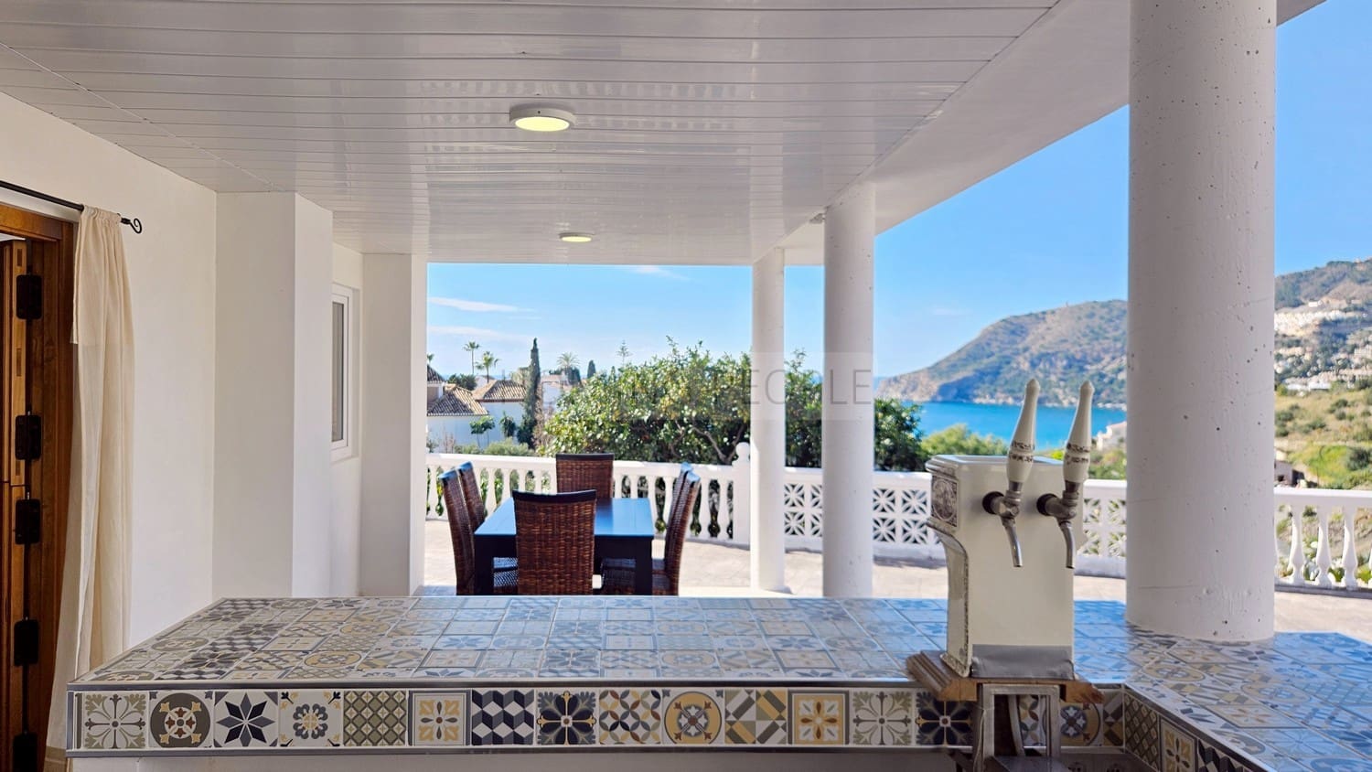 4 bedroom Finca/Country House for rent in La Herradura with pool garage - € 3,500 (Ref: 9780218)