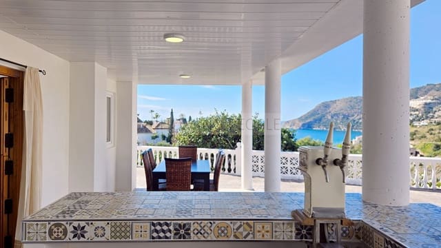 4 bedroom Finca/Country House for rent in La Herradura, Almuñécar with pool garage - € 3,500 (Ref: 9780218)