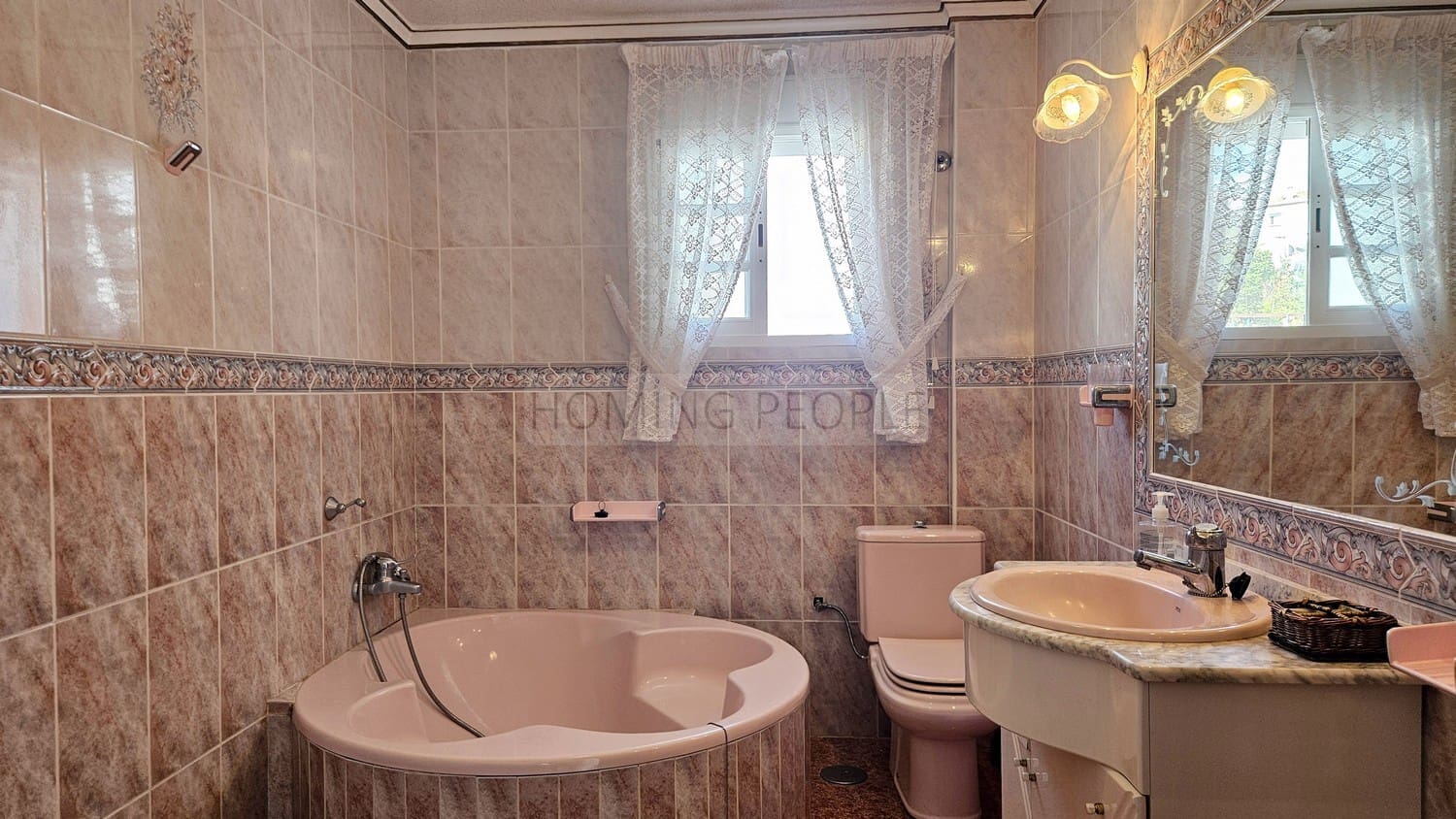 4 bedroom Finca/Country House for rent in La Herradura with pool garage - € 3,500 (Ref: 9780218)