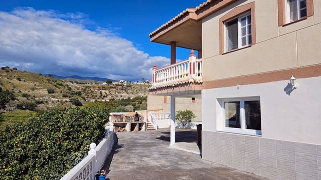 4 bedroom Finca/Country House for rent in La Herradura, Almuñécar with pool garage - € 3,500 (Ref: 9780218)