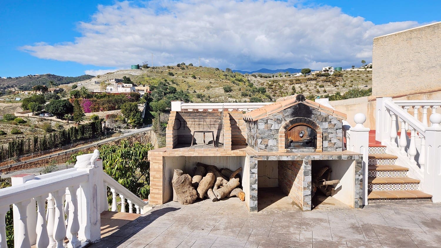 4 bedroom Finca/Country House for rent in La Herradura with pool garage - € 3,500 (Ref: 9780218)