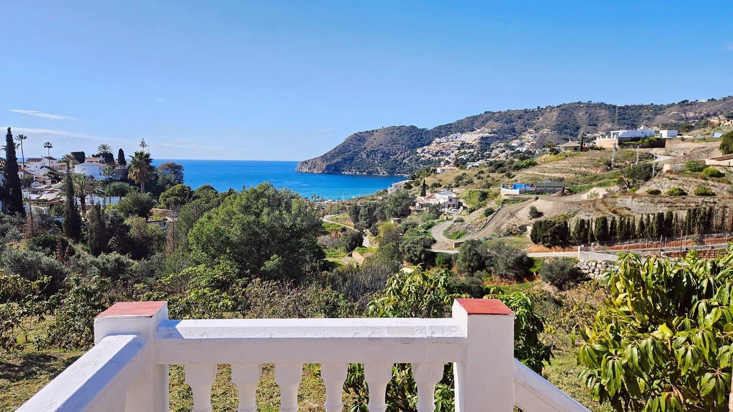 4 bedroom Finca/Country House for rent in La Herradura with pool garage - € 3,500 (Ref: 9780218)