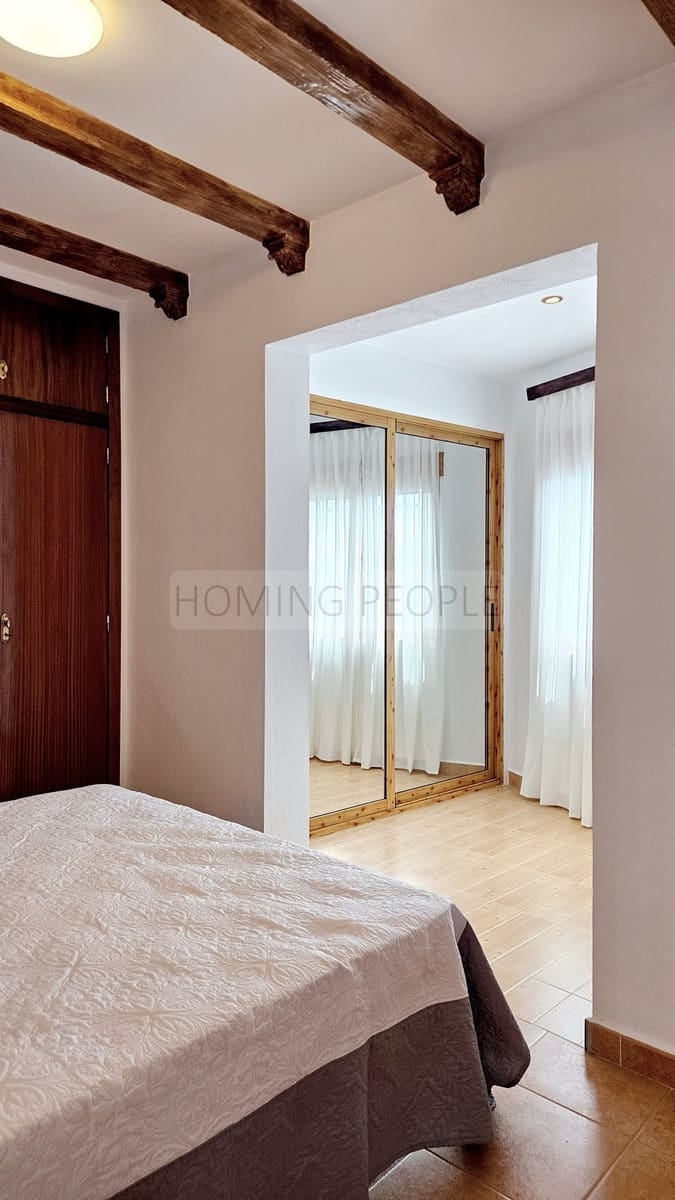 4 bedroom Villa for rent in Jete with pool garage - € 3,500 (Ref: 9780219)