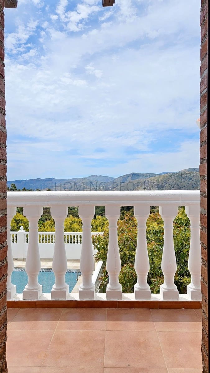 4 bedroom Villa for rent in Jete with pool garage - € 3,500 (Ref: 9780219)