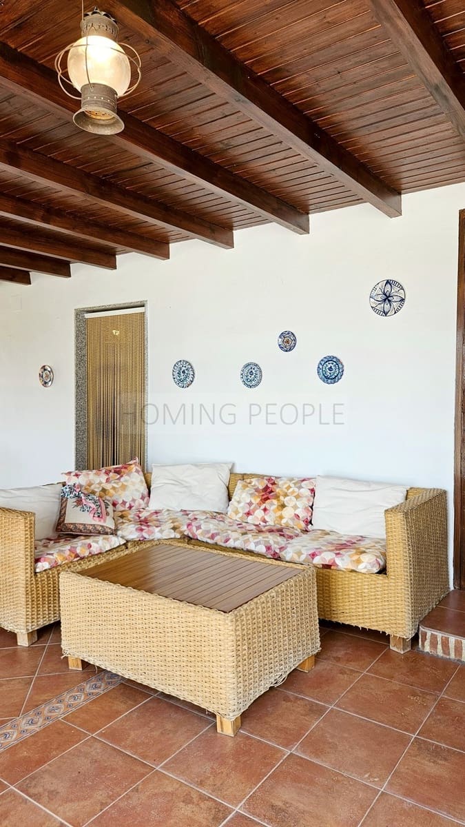 4 bedroom Villa for rent in Jete with pool garage - € 3,500 (Ref: 9780219)