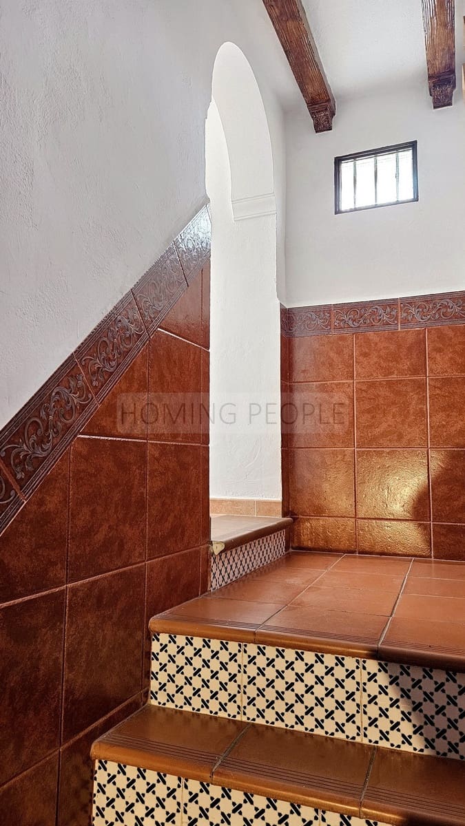 4 bedroom Villa for rent in Jete with pool garage - € 3,500 (Ref: 9780219)