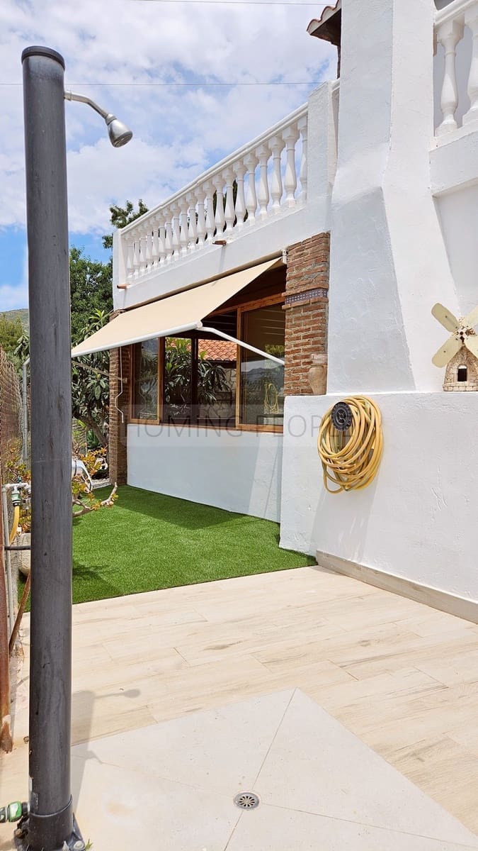 4 bedroom Villa for rent in Jete with pool garage - € 3,500 (Ref: 9780219)