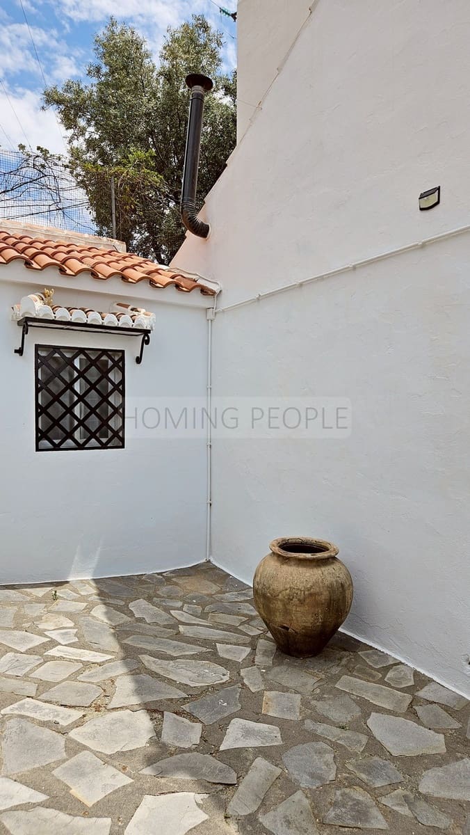4 bedroom Villa for rent in Jete with pool garage - € 3,500 (Ref: 9780219)