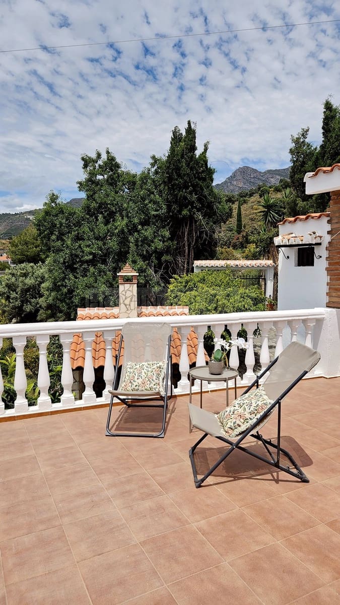 4 bedroom Villa for rent in Jete with pool garage - € 3,500 (Ref: 9780219)